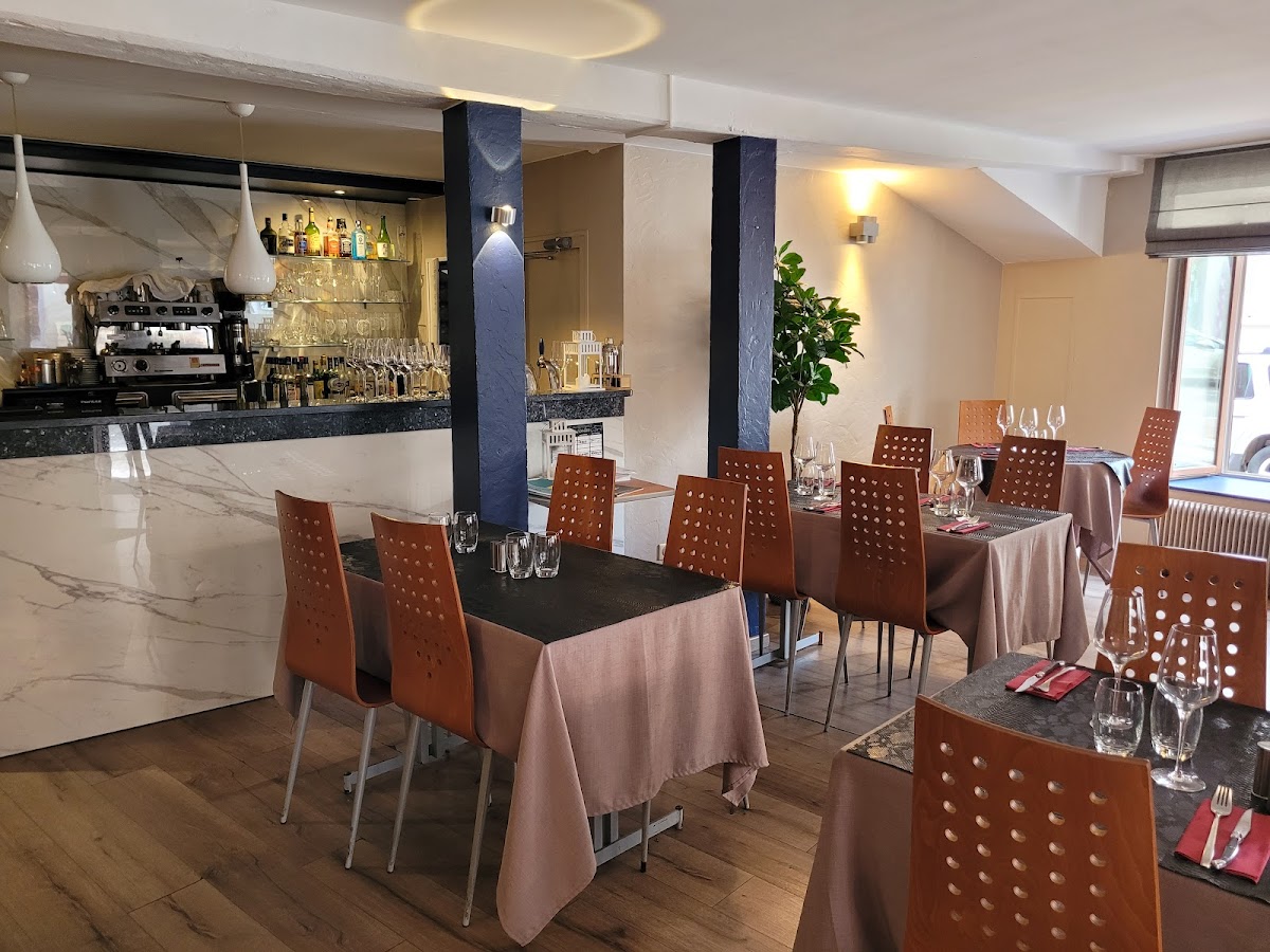 A.K.A - La Maison du Cordon